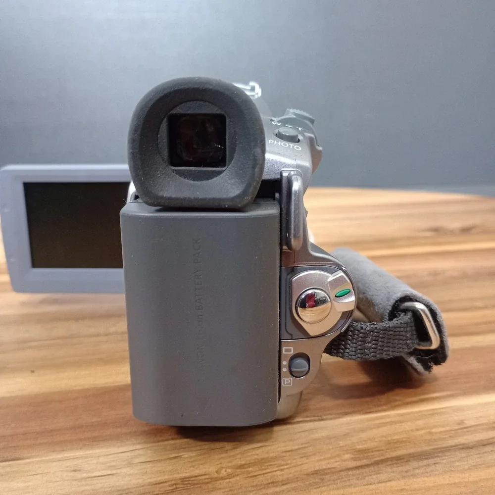 Canon ZR 85 Mini DV Camcorder MiniDV Cassette Video Camera UNTESTED PARTS REPAIR